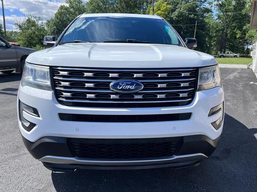 White 2016 Ford Explorer XLT