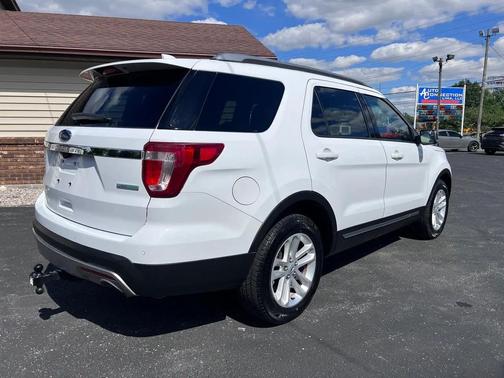 White 2016 Ford Explorer XLT