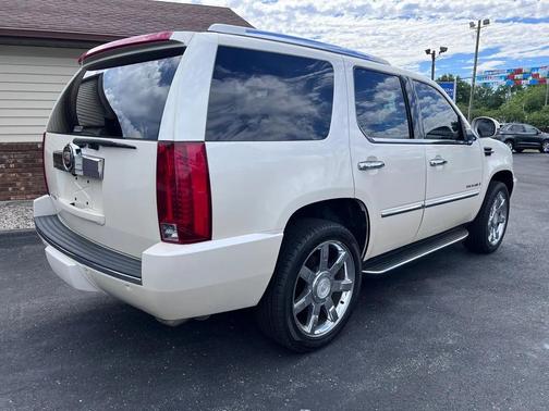 Pearl White 2007 Cadillac Escalade Base