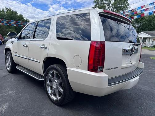 Pearl White 2007 Cadillac Escalade Base
