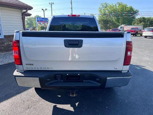 Sheer Silver Metallic 2011 Chevrolet Silverado 1500 LT