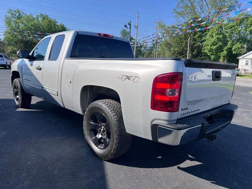 Sheer Silver Metallic 2011 Chevrolet Silverado 1500 LT