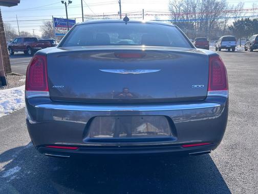 2016 Chrysler 300 Limited