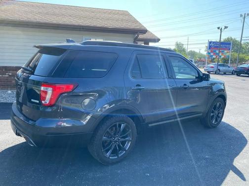 Smoked Quartz Metallic Tinted Clearcoat 2017 Ford Explorer XLT
