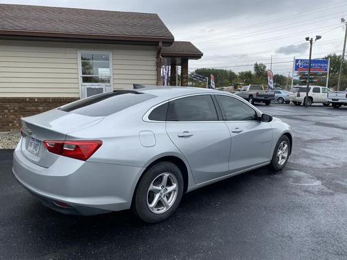 Silver Ice Metallic 2017 Chevrolet Malibu 1LS