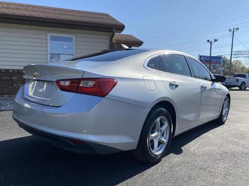 Silver Ice Metallic 2017 Chevrolet Malibu 1LS