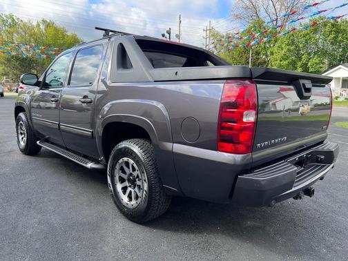 Gray 2010 Chevrolet Avalanche 1500 LT