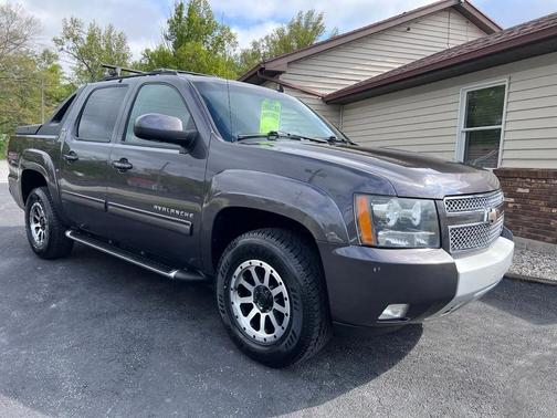 Gray 2010 Chevrolet Avalanche 1500 LT
