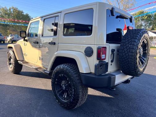 2011 Jeep Wrangler Unlimited Sahara