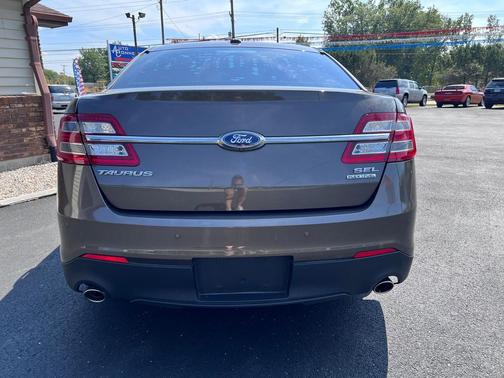 2015 Ford Taurus SEL