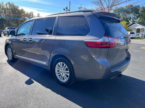 2017 Toyota Sienna XLE Premium