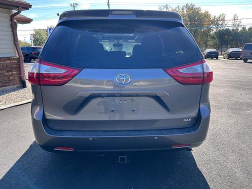 2017 Toyota Sienna XLE Premium