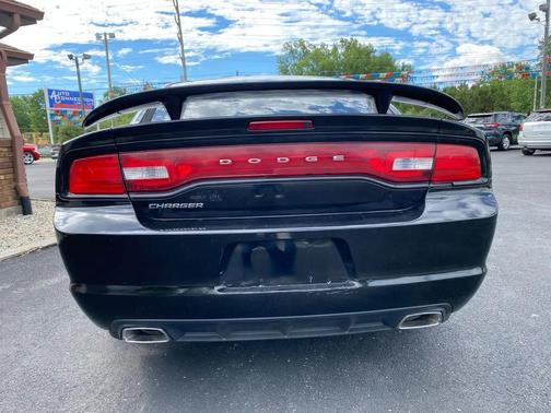Black 2012 Dodge Charger SE
