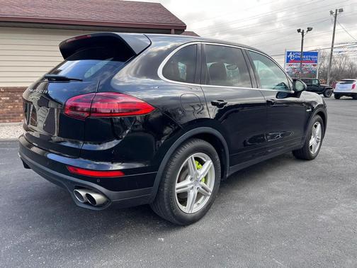 2016 Porsche Cayenne Cayenne S E-Hybrid