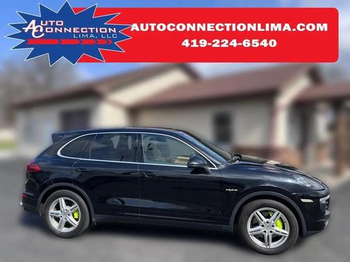 Black 2016 Porsche Cayenne Cayenne S E-Hybrid SUV