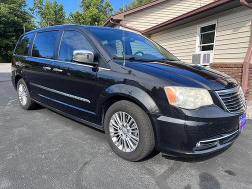 2013 Chrysler Town & Country Touring-L