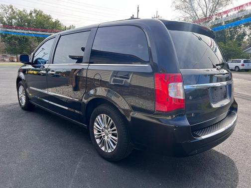 2013 Chrysler Town & Country Touring-L