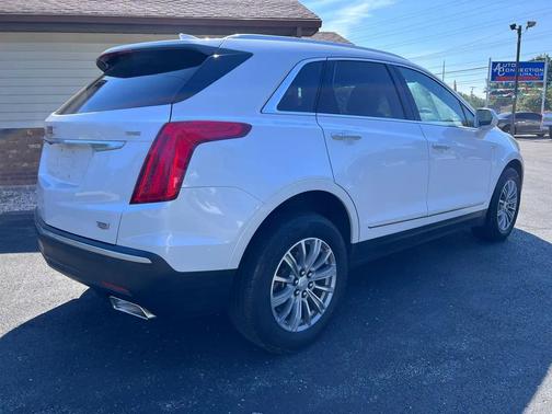 Crystal White Tricoat 2017 Cadillac XT5 Luxury
