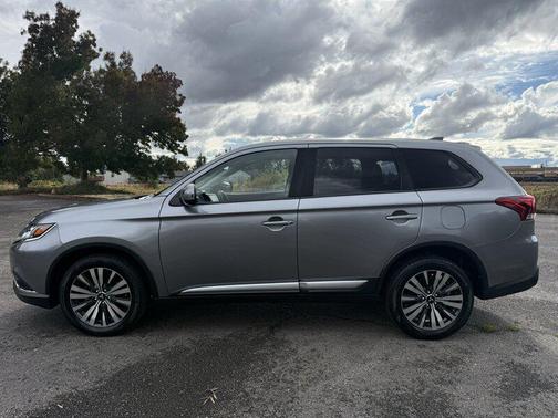 Mercury Gray Metallic 2019 Mitsubishi Outlander SE S-AWC