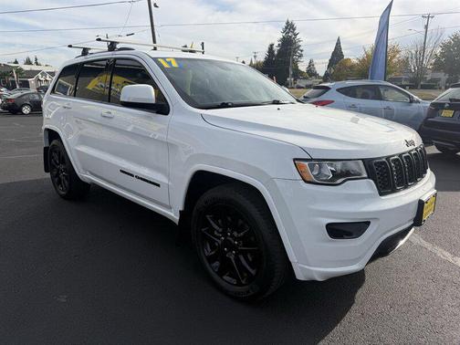 Bright White Clearcoat 2017 Jeep Grand Cherokee Altitude