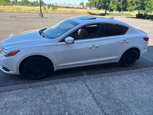 2013 Acura ILX 2.0L w/Premium Package