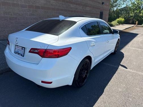 2013 Acura ILX 2.0L w/Premium Package