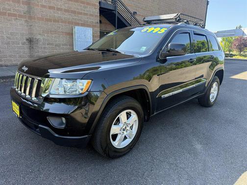 Brilliant Black Crystal Pearlcoat 2012 Jeep Grand Cherokee Laredo