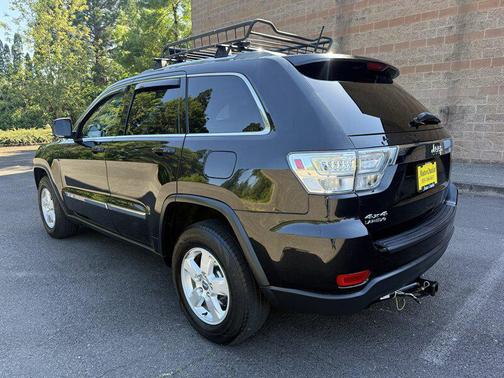 Brilliant Black Crystal Pearlcoat 2012 Jeep Grand Cherokee Laredo