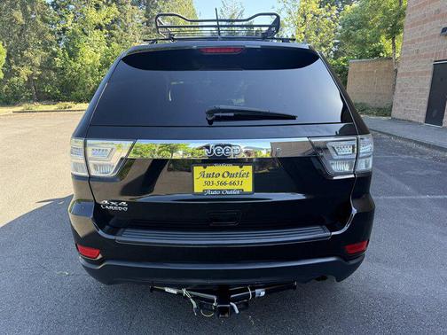 Brilliant Black Crystal Pearlcoat 2012 Jeep Grand Cherokee Laredo
