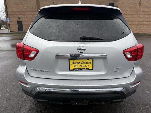 2019 Nissan Pathfinder SL