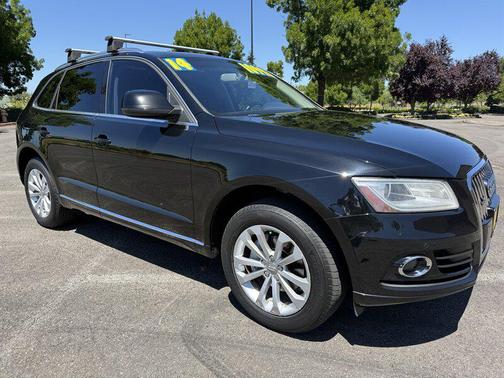 Brilliant Black 2014 Audi Q5 2.0T Premium Plus