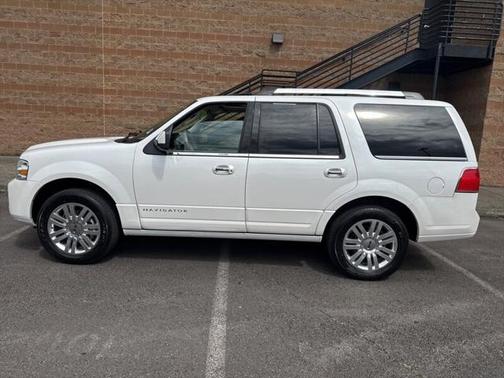 2011 Lincoln Navigator Base