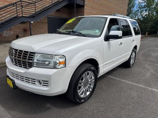 2011 Lincoln Navigator Base