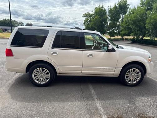 2011 Lincoln Navigator Base