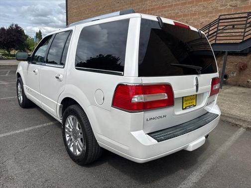2011 Lincoln Navigator Base