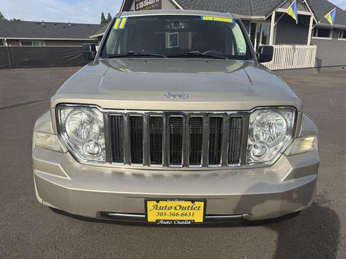 Light Sandstone Metallic Clearcoat 2011 Jeep Liberty Limited