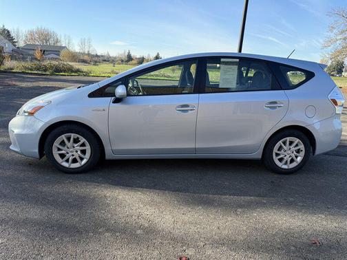 2014 Toyota Prius v Two
