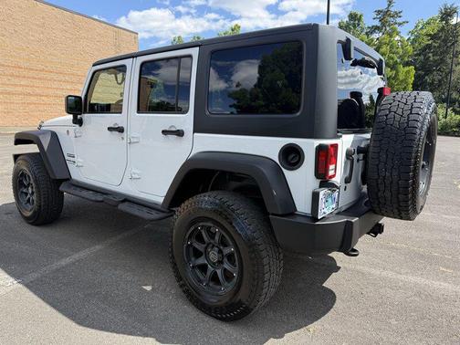 Bright White Clearcoat 2018 Jeep Wrangler JK Unlimited Sport