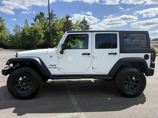 Bright White Clearcoat 2018 Jeep Wrangler JK Unlimited Sport