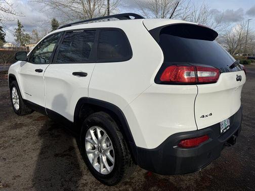 2017 Jeep Cherokee Sport
