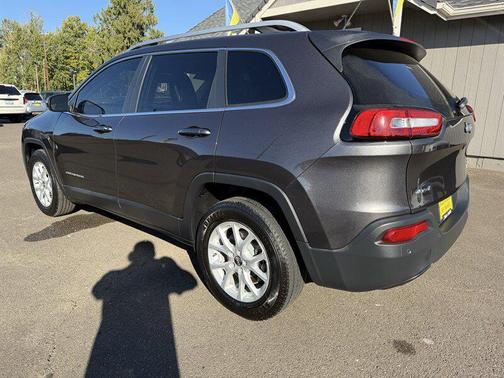 Granite Crystal Metallic Clearcoat 2017 Jeep Cherokee Latitude