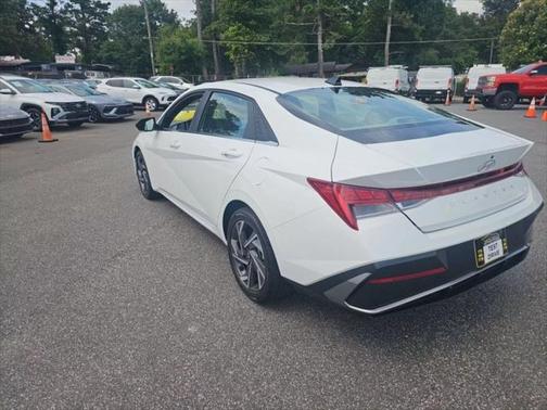 2025 Hyundai ELANTRA SEL