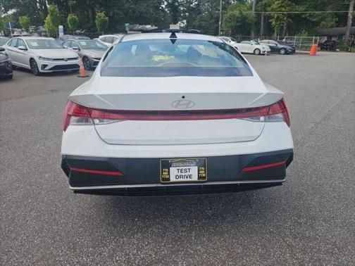 2025 Hyundai ELANTRA SEL