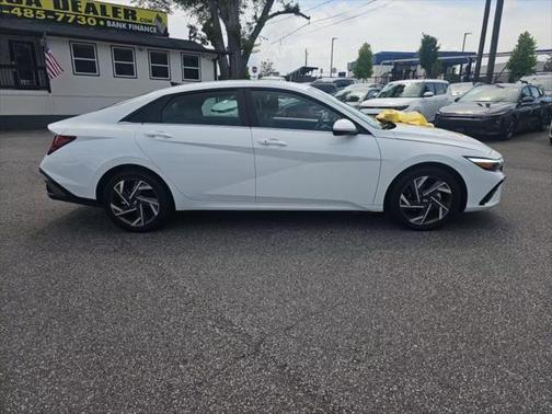 2025 Hyundai ELANTRA SEL