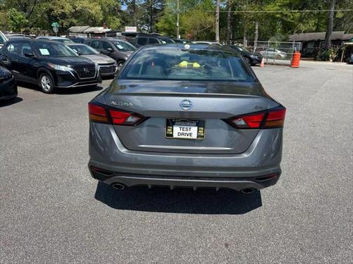 2022 Nissan Altima SR FWD