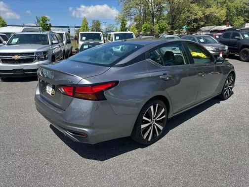 2022 Nissan Altima SR FWD