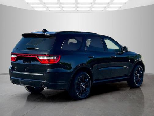 DB Black Crystal Clearcoat 2026 Dodge Durango GT