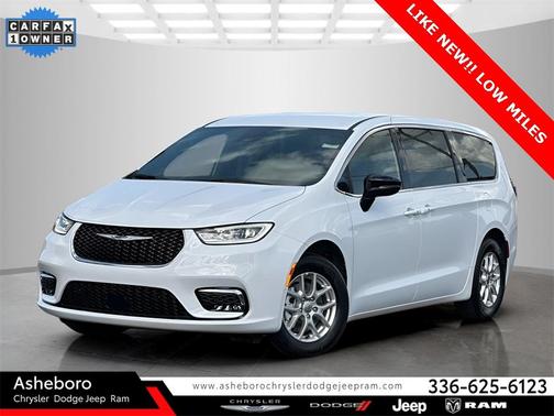 2025 Chrysler Pacifica Select