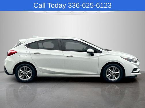 Summit White 2017 Chevrolet Cruze LT