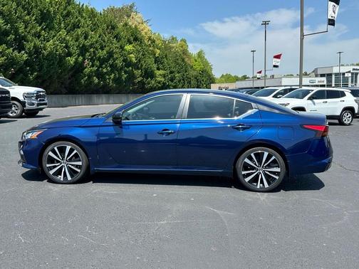 2022 Nissan Altima 2.0 SR